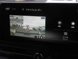 前後セットのドライブレコーダー搭載!前方、後方を同時に走行中の映像を鮮明に録画できます。前後車両のナンバーもくっきり見えるので、あおり運転や事故などの万一の際に役に立ちます。ナビにも映像を映せます。
