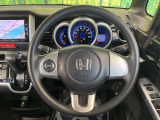 【ステアリングスイッチ】運転中、前方から目線をそらすことなく、オーディオ等の操作が可能な便利機能!安心&快適なドライブを演出してくれます♪
