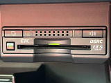 【ETC】有料道路を利用する際に料金所で停止することなく通過できる、ETC車載器(ノンストップ自動料金収受システム機器)が装備されています。セットアップを行うことで利用可能になります。