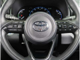 【機能】ステアリングにはオーディオ操作が可能なスイッチやクルーズコントロール、ヒーター機能が付いています。
