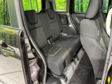 後部座席も気になるようなキズ・汚れやへたり等、大きなダメージはなく、良好な状態です。