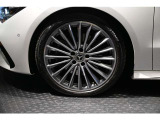 メルセデスの認定中古車「サーティファイドカー」では、万一お車が故障した場合も、ご購入後1年間もしくは2年間※は走行距離にかかわらずメルセデス・ベンツ正規サービスネットワークで無料修理いたします