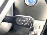 【クルーズコントロール】高速道路もラクラク走行。アクセルを離しても一定速度で走行ができ、長距離運転時の負担を軽減!加速・減速も簡単なスイッチ操作で調整できます。