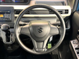 インテリアに合わせたデザインのステアリングは、運転される方のことも考え、運転しやすい形状、大きさです。是非一度、実際に触ってお確かめください。