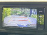 【バックカメラ】駐車時に後方がリアルタイム映像で確認できます。大型商業施設や立体駐車場での駐車時や、夜間のバック時に大活躍!運転スキルに関わらず、今や必須となった装備のひとつです!