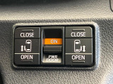 【両側パワースライドドア】スマートキーや運転席のスイッチで後席両側スライドドアの開閉が可能♪電動だから力を入れてドアを開ける必要が無く、小さなお子様でも簡単に開け閉めでき快適です♪