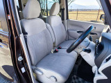 運転席のシートはホールド性に優れ疲れませんよ!