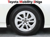デザイン性のあるトヨタ純正アルミホイールが装着されています。