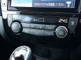 温度設定の楽なオートエアコンは運転席、助手席で設定温度を変更出来ますので快適なドライブが出来ます。