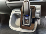 ハンドルに近い位置で、運転席からも見やすく操作しやすい ☆★インパネシフト★☆ どのギアに入っているか一目瞭然(^^)