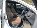 運転席・助手席です