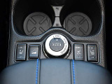 オールモード4&times;4iの切り替えスイッチとシートヒーター、ヒルディセントコントロールスイッチです。