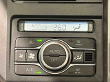 車内空調は&rdquo;AUTOエアコン&rdquo;にお任せ。運転に集中出来ますよ!