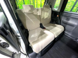後部座席も気になるようなキズ・汚れやへたり等、大きなダメージはなく、良好な状態です。