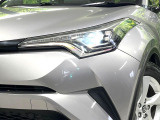 シーケンシャルターンランプ付きLEDヘッドライト】人気の『流れるウィンカー』付きのLEDヘッドライトを装備♪高級感はもちろん、点灯時は存在感たっぷりで他車からも認識されやすく安心です。