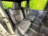 後部座席も気になるようなキズ・汚れやへたり等、大きなダメージはなく、良好な状態です。