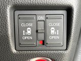 【両側パワースライドドア】スマートキーや運転席のスイッチで後席両側スライドドアの開閉が可能♪電動だから力を入れてドアを開ける必要が無く、小さなお子様でも簡単に開け閉めでき快適です♪
