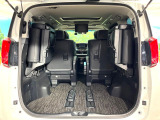 普段のお買い物や通勤、送迎等に十分な荷室スペースを確保しております。セカンドシートを倒すと、大きな荷物の積載も可能です♪