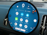 Apple CarPlayやAndroid Autoなど様々なアプリケーションがインストールされています!