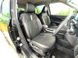 運転席まわりには十分なスペースがあり、大柄な方でもゆったり運転していただける環境です。