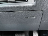 運転席にSRSニーエアバッグがついています