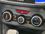 【左右独立型フルオートエアコン】運転席と助手席でそれぞれお好みの温度に設定可能。同乗者にも配慮した、快適な空調をお届け致します。