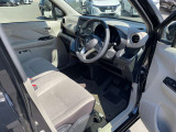 運転席は座り心地が良く快適にドライブをしていただけます。