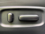 【パワーシート】スイッチ一つで簡単にシートの微調整が可能!電動だから力もいりません!快適なシートポジションにセットして、快適なドライブをお楽しみください。