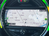 ●純正ナビ:一体感のあるナビは、高級感ある車内を演出してくれます。オーディオ機能も充実しておりますので、運転もより楽しめます♪