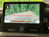 【バックカメラ】駐車時に後方がリアルタイム映像で確認できます。大型商業施設や立体駐車場での駐車時や、夜間のバック時に大活躍!運転スキルに関わらず、今や必須となった装備のひとつです!