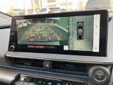 パノラミックビューモニター付きです。車両を上から見たような映像をディスプレイオーディオ画面に表示。運転席からの目視だけでは見にくい、車両周辺の状況をリアルタイムでしっかり確認できます。