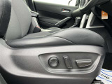 パワーシート搭載。微妙な調整が手軽にでき、最適なポジションで運転することが可能です。