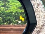 【ブラインドスポットモニター】走行中、ドアミラーの死角になりやすい箇所に後続車が接近するとサイドミラーのレンズに警告を表示!ドライバーに注意喚起をしてくれます。