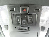 電動スライドドアのスイッチで車内からもスライドドアの開閉ができます。イージークローザー機能で半ドアになることも防止してくれます。