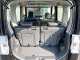 普段のお買い物や通勤、送迎等に十分な荷室スペースを確保しております。セカンドシートを倒すと、大きな荷物の積載も可能です♪
