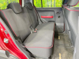 後部座席も気になるようなキズ・汚れやへたり等、大きなダメージはなく、良好な状態です。