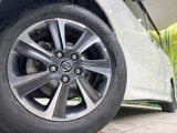 【純正16インチアルミホイール】外観にマッチした純正アルミホイールを装着しております。各種社外アルミホイールや、スタッドレスタイヤも取扱いしております。是非ご相談ください♪