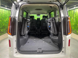 後席を格納すると、これだけの広さが!シーンに合わせたシートアレンジで、大きな荷物も積むことが出来ます♪