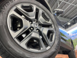 【純正19インチアルミホイール】外観にマッチした純正アルミホイールを装着しております。各種社外アルミホイールや、スタッドレスタイヤも取扱いしております。是非ご相談ください♪