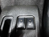 運転席・助手席は共にシートヒーター付なので、寒い日の朝の通勤も快適です♪