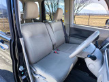 運転席のシートはホールド性に優れ疲れませんよ!