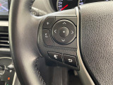 【 ステアリングスイッチ 】手元のスイッチでナビ操作が可能です。非常に便利な機能です。取り付けのナビによってはオプション設定となっております。