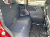 後席も十分な広さがあります。ドライブや遠出をした際にも、車内でゆったりとお寛ぎいただけます。