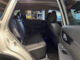 後部座席も気になるようなキズ・汚れやへたり等、大きなダメージはなく、良好な状態です。