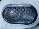 ●harman/kardonサウンドシステム:オーディオ専門メーカーが手掛けるプレミアムスピーカーを装備。多数のスピーカーから、音の粒立ちまで分かる高品質な音楽をお楽しみいただけます。