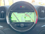 ●MINI純正ナビ:一体感のあるナビは、高級感ある車内を演出してくれます。オーディオ機能も充実しておりますので、運転もより楽しめます♪