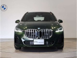 【キドニーグリル】BMWは約90年もの間、ほぼ全ての車両にひと目でBMWだと分かるこの特徴的なフロントグリルが備えられ、デザイン・アイコンとして親しまれてきました。