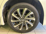 【純正17インチアルミホイール】外観にマッチした純正アルミホイールを装着しております。各種社外アルミホイールや、スタッドレスタイヤも取扱いしております。是非ご相談ください♪