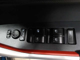運転席から左右のドアミラーの開閉が可能です♪駐車場でのドアミラーの折り畳みが簡単です♪