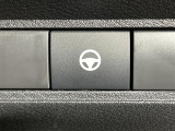 【ハンドル支援】左右のレーンマーカーを検出し、車線中央付近を走行するようにステアリングを制御し、運転者のハンドル操作を支援します。機能には限界があるためご注意ください。